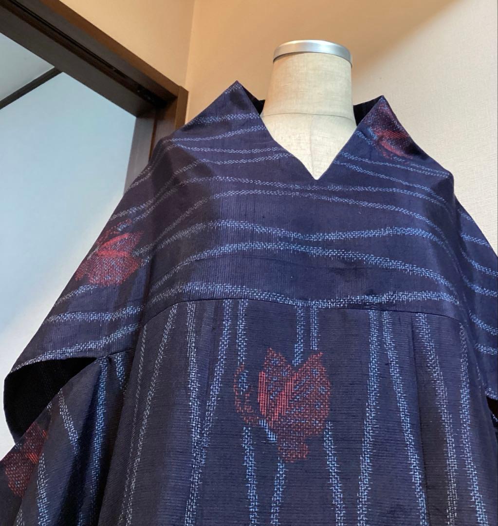 着物リメイク　正絹上質紬　スタイリッシュ＆モード　蝶柄ネイビー　ポケット付ワンピ