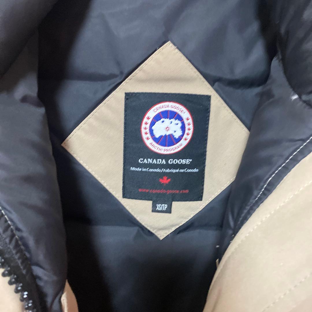   ダウン　ベージュ ブロンテパーカ