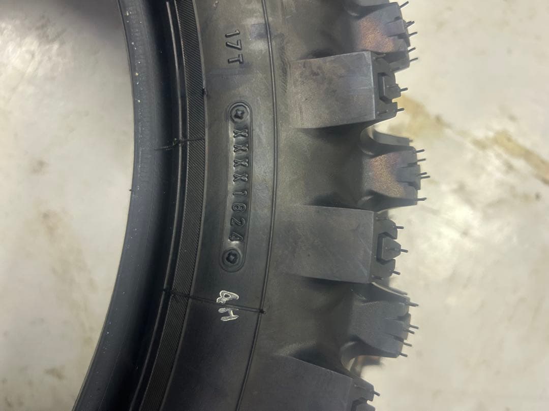 ダンロップ　モトクロスエンデューロタイヤ　MX33 前後セット