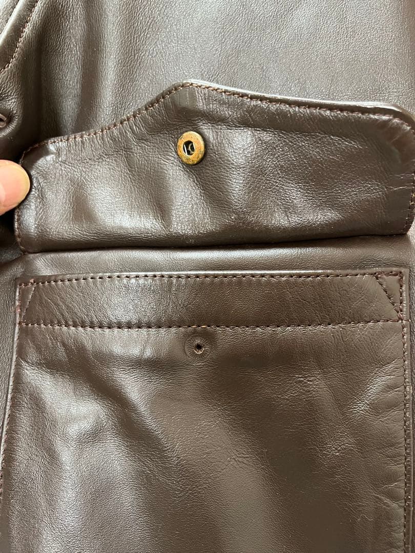 焦茶のレザー ミリタリージャケット40