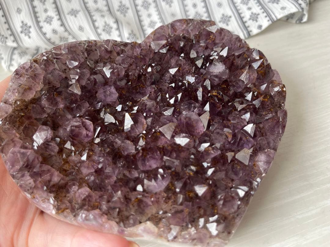 アメジストクラスター ハート❤︎タイチン入り 台座付き