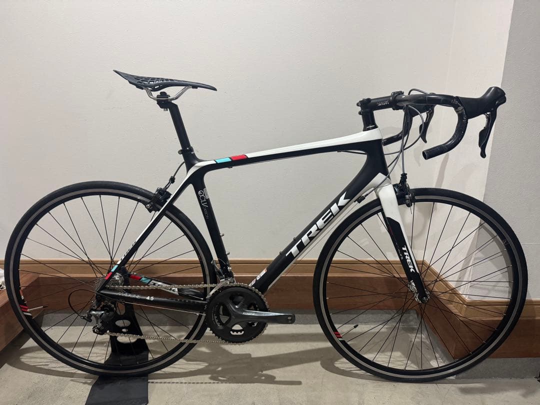 フルカーボンロードバイク　TREK MADONE 4.5