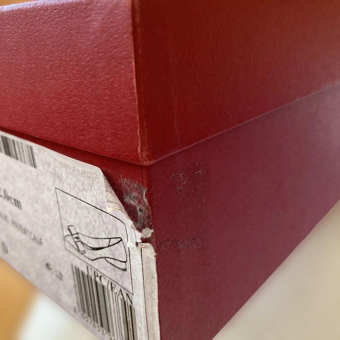 未使用に近い　美品　希少　フェラガモ　VIVA ブラックエナメル　７D 箱付き