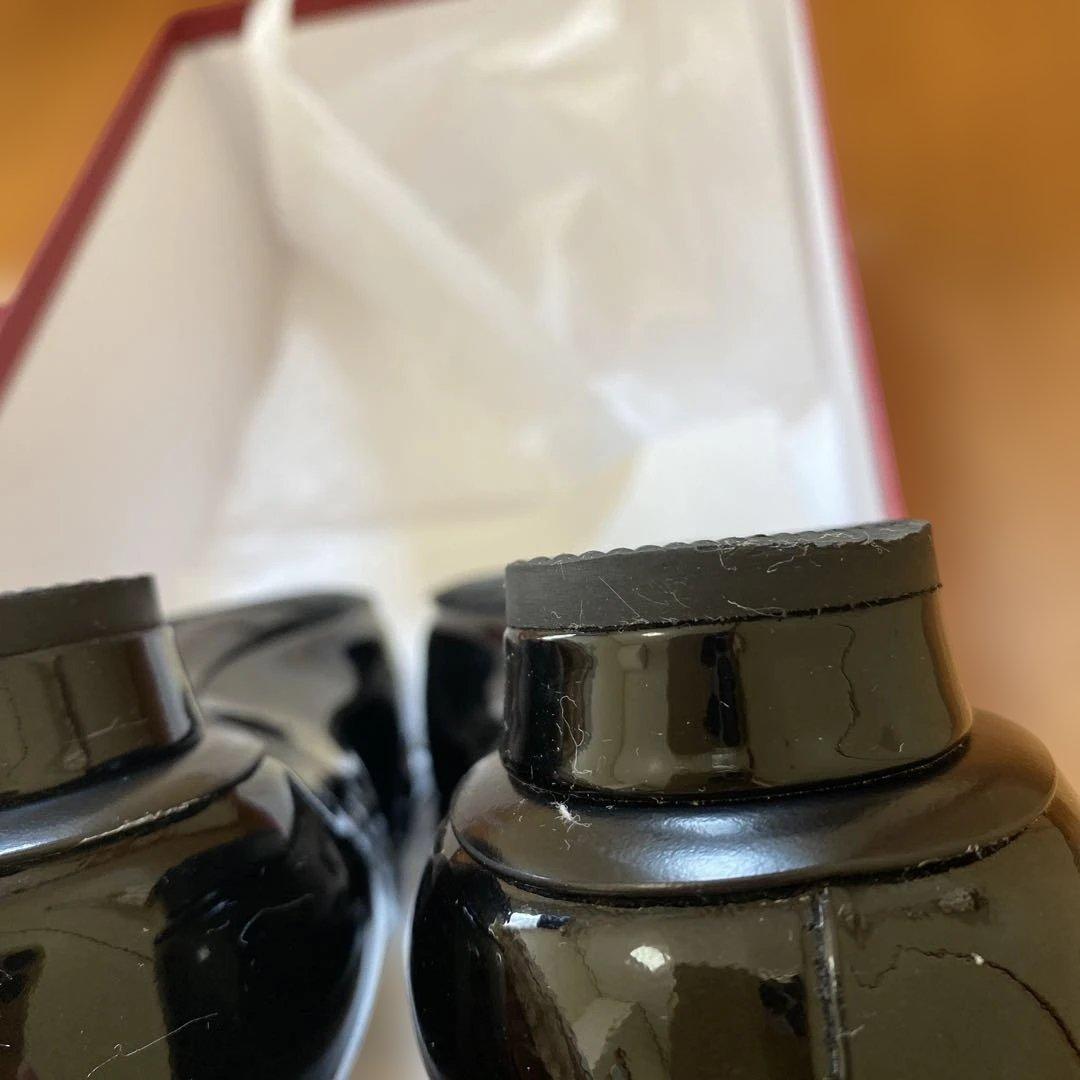 未使用に近い　美品　希少　フェラガモ　VIVA ブラックエナメル　７D 箱付き