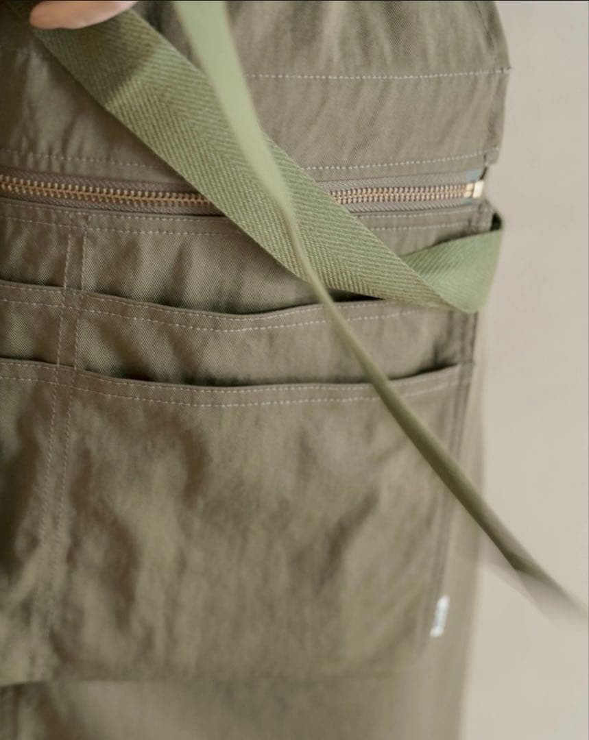 POCKETS エプロンkhaki (nylon chino)