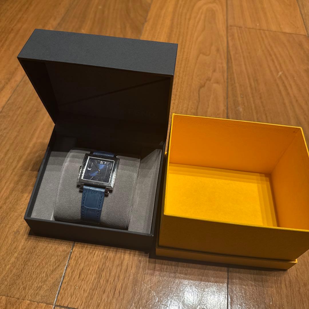 FENDI スクエアウォッチ 青 レザー
