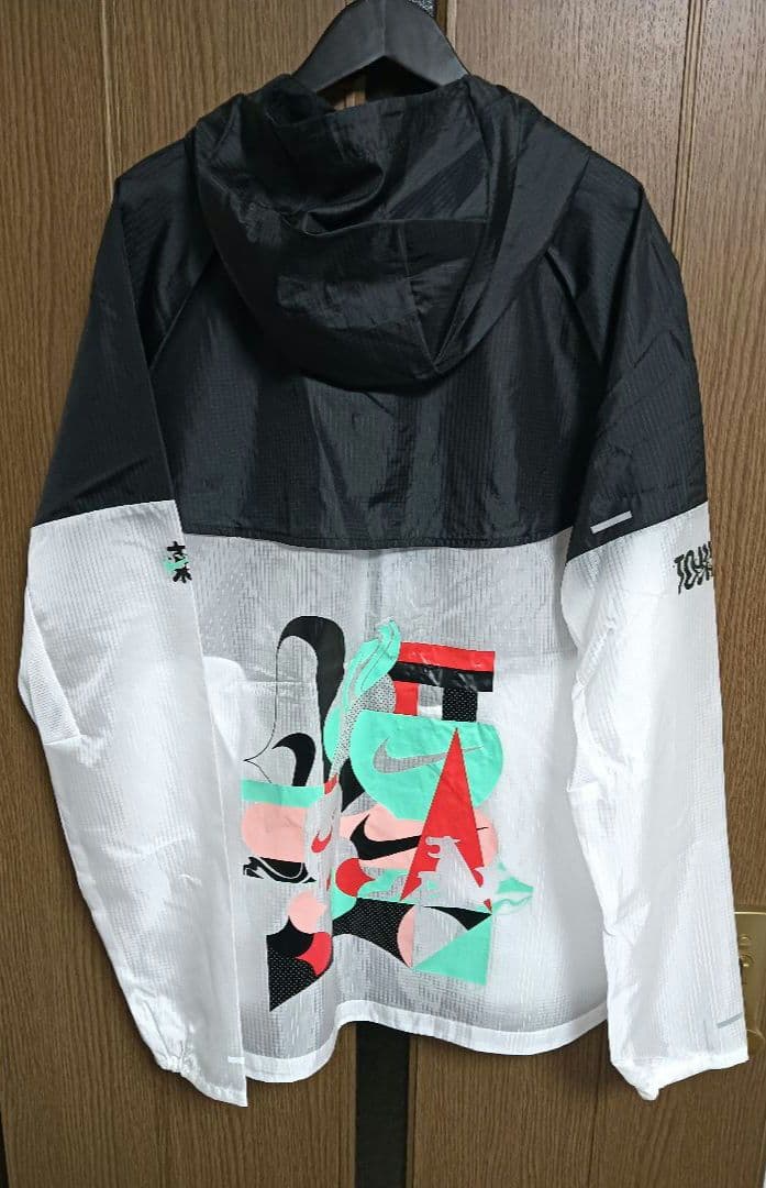 ナイキ トーキョーウィンドランナー フルジップフーディー XL 紙タグ付き