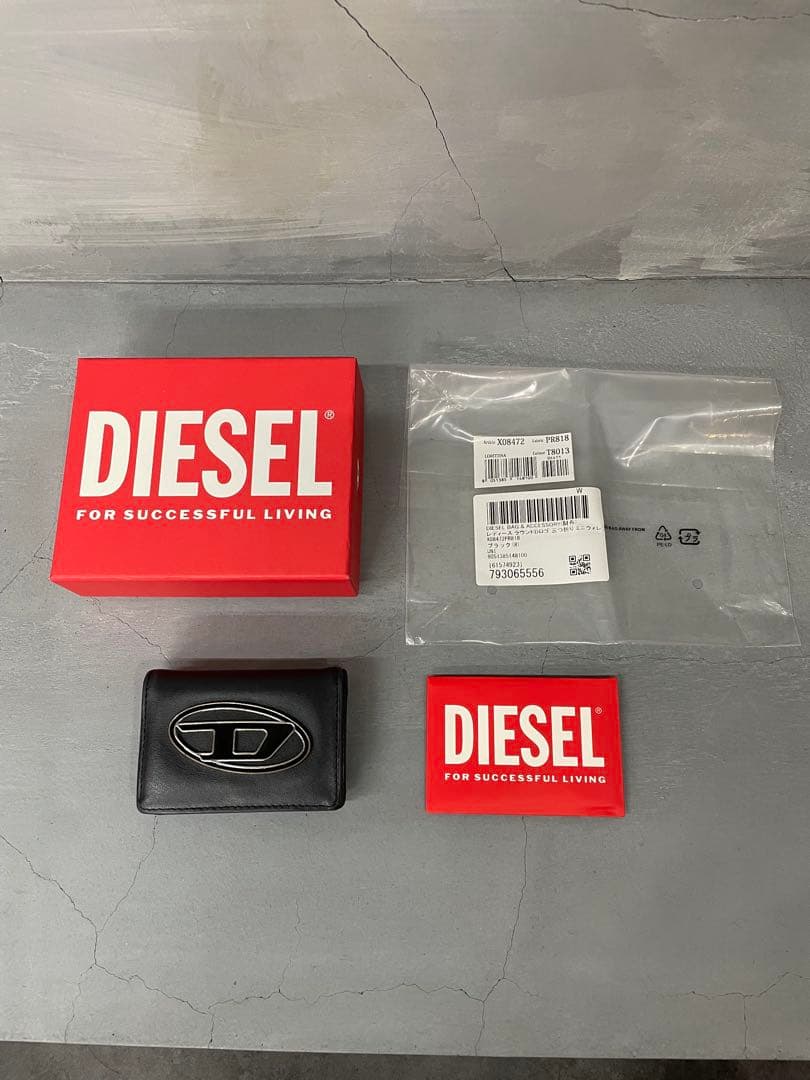 新品未使用 DIESEL レディース ラウンドDロゴ 三つ折り ミニウォレット