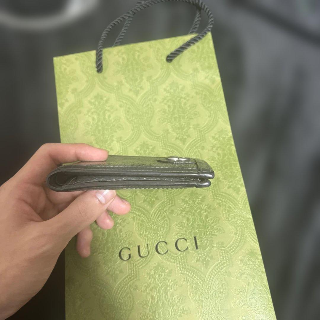り*ょ様 GUCCI グレー レザー 二つ折り財布