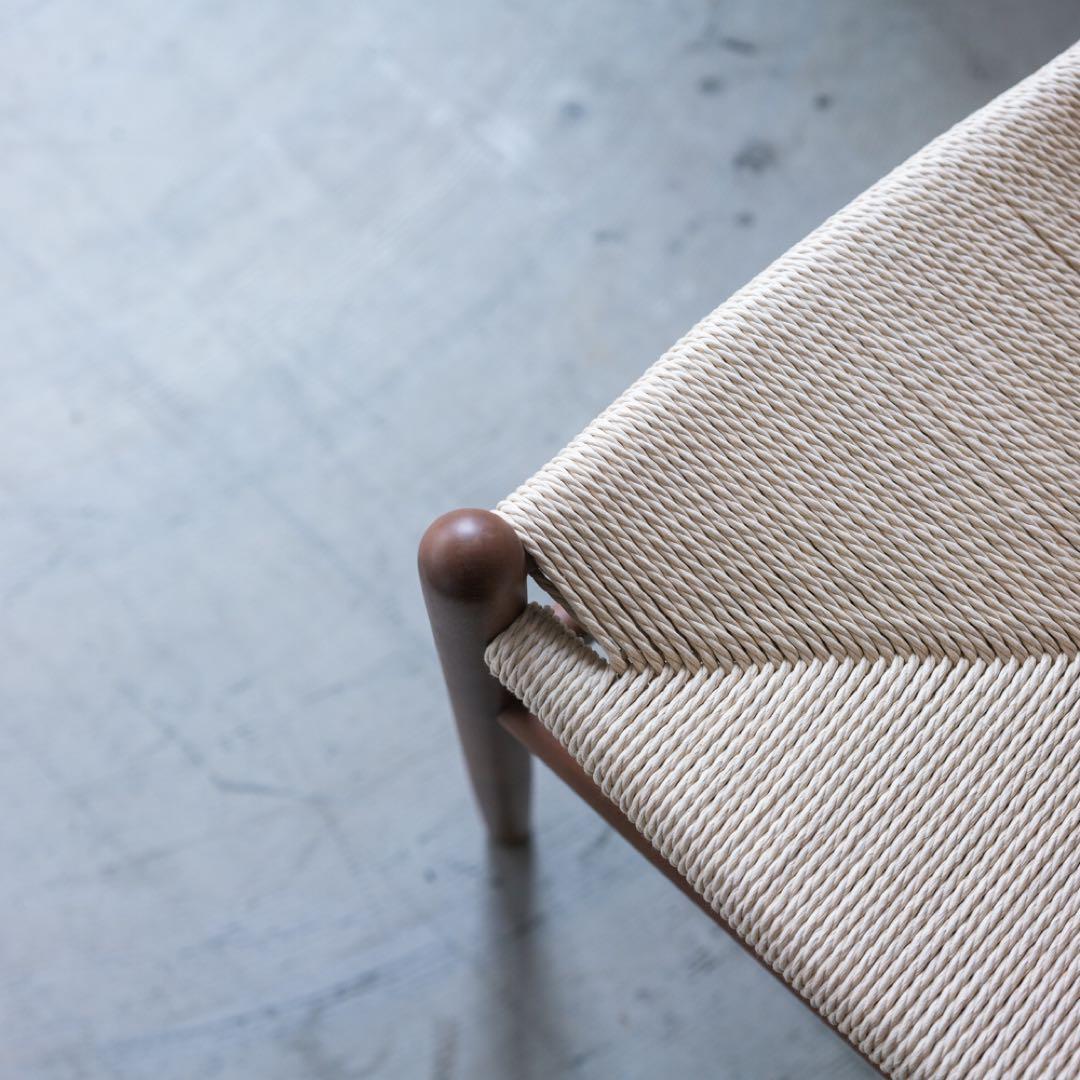 ダイニング　アーム　チェア　ビーチ材ブラウン色