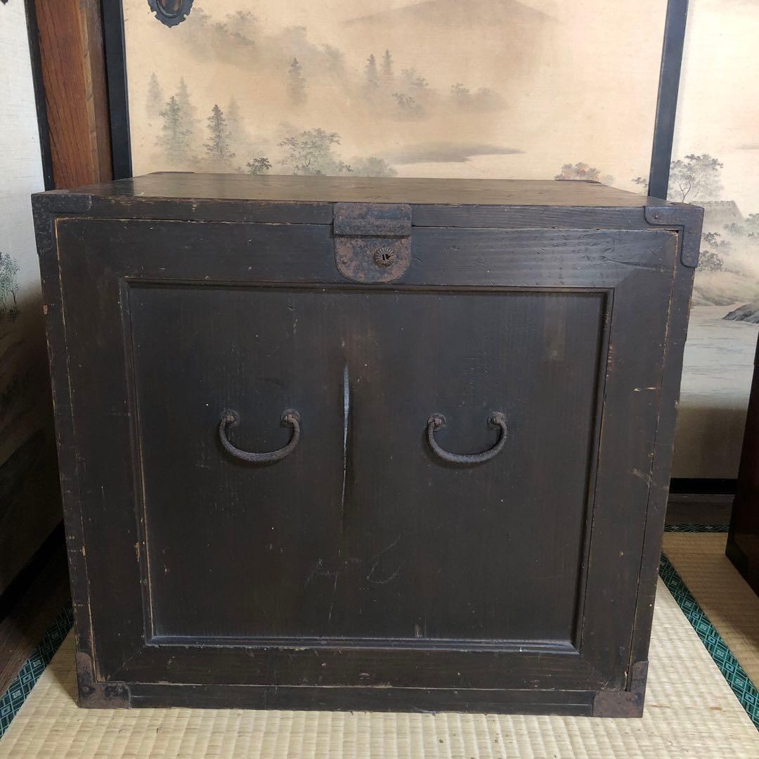 蔵の中にあった上手の船箪笥外箱付き