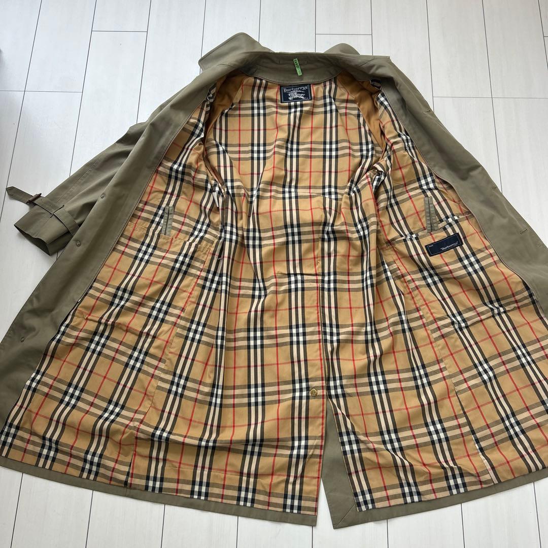 ベージュ トレンチコート チェック柄