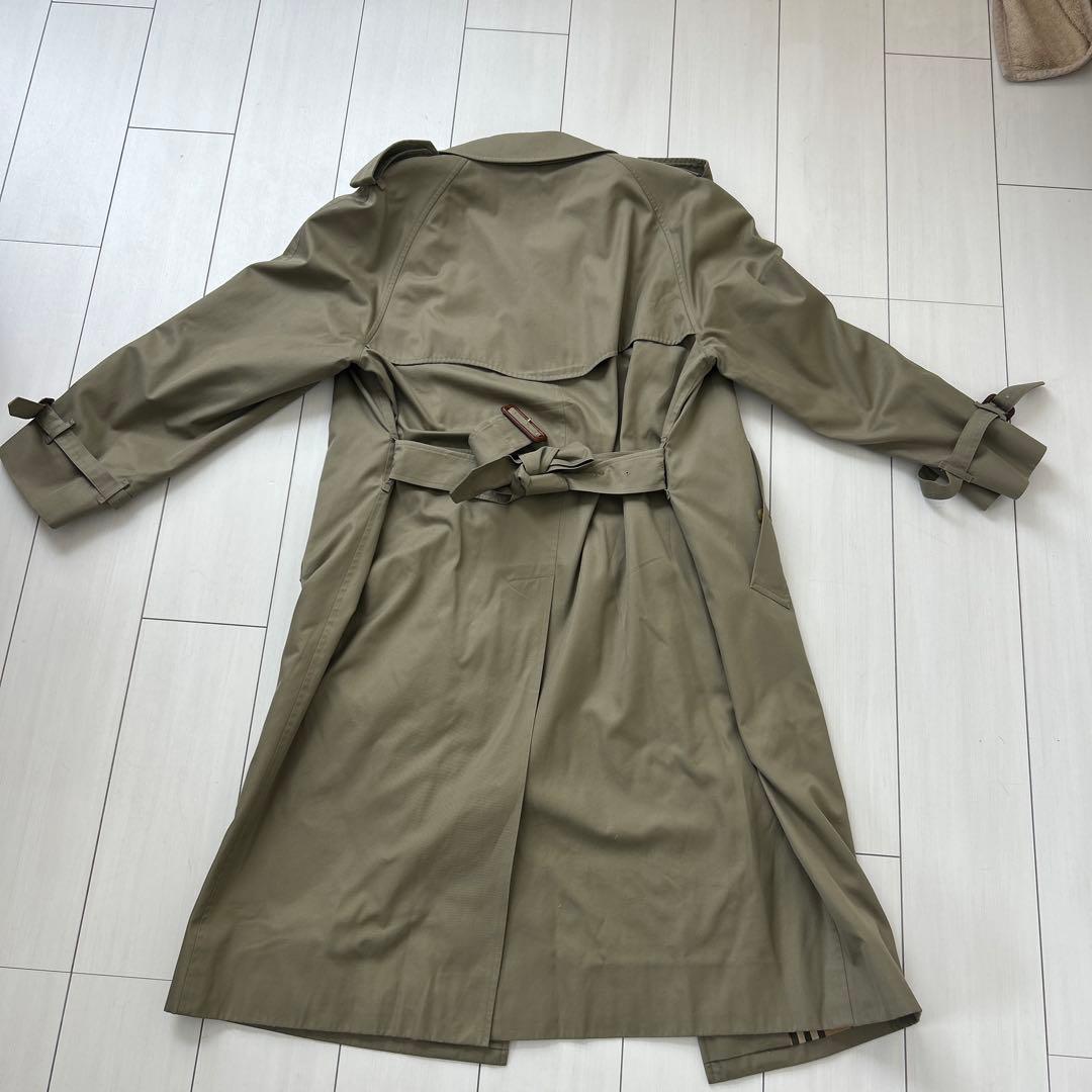 ベージュ トレンチコート チェック柄