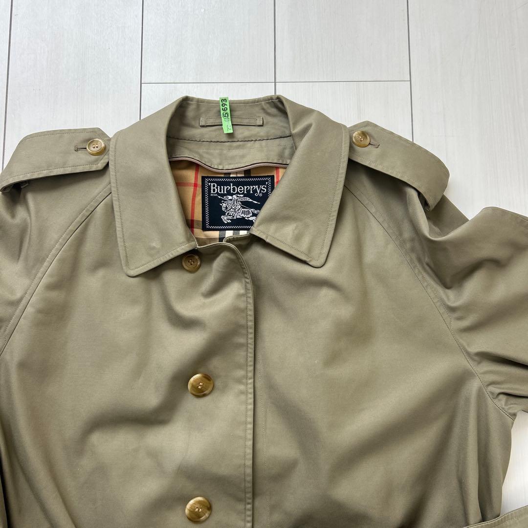 ベージュ トレンチコート チェック柄