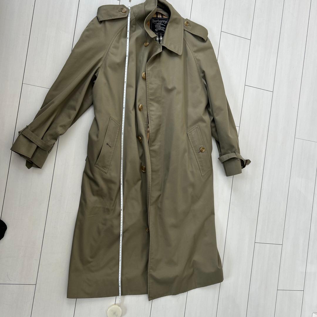 ベージュ トレンチコート チェック柄