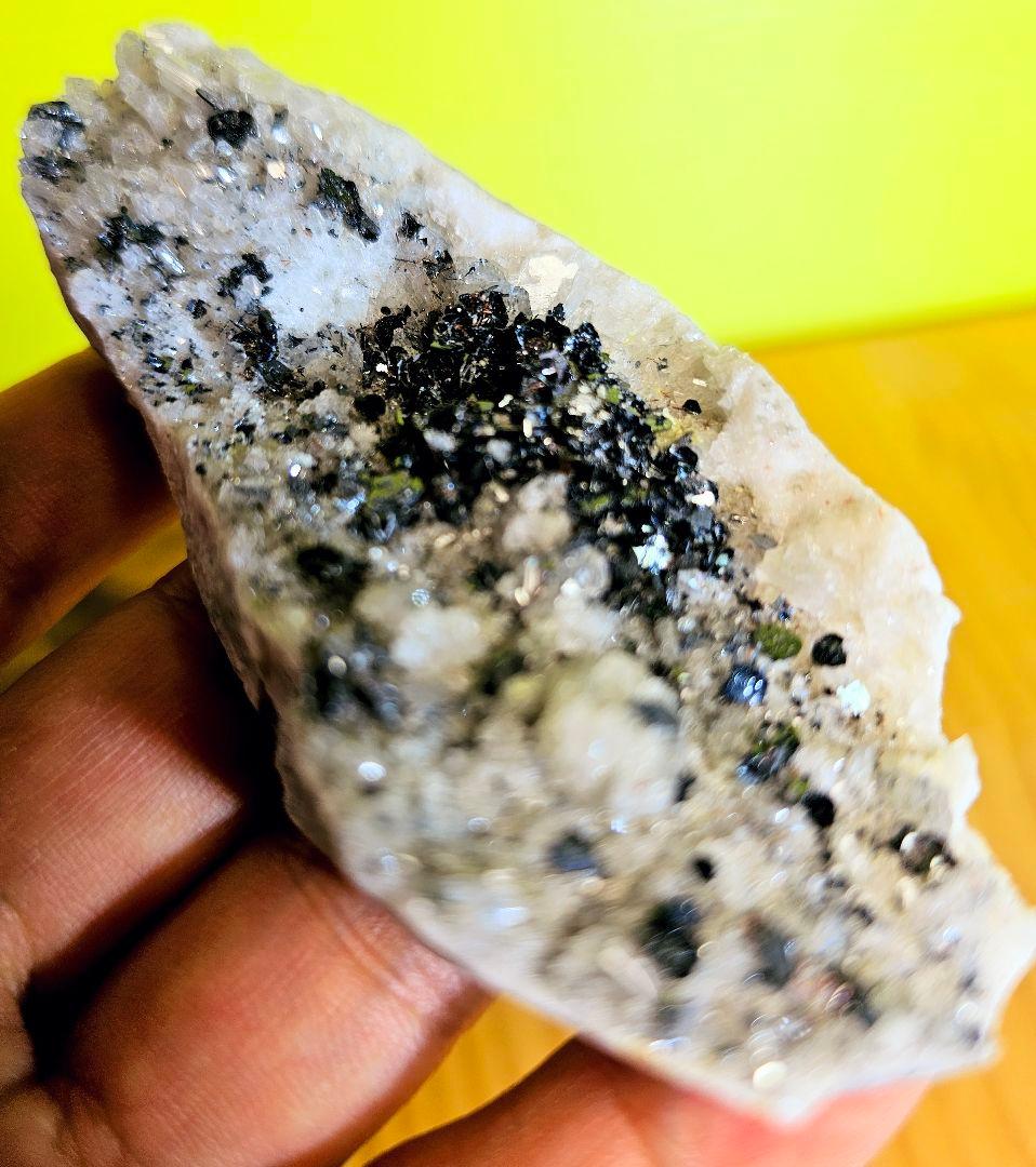 ネパール産 ヘマタイト水晶共生 原石