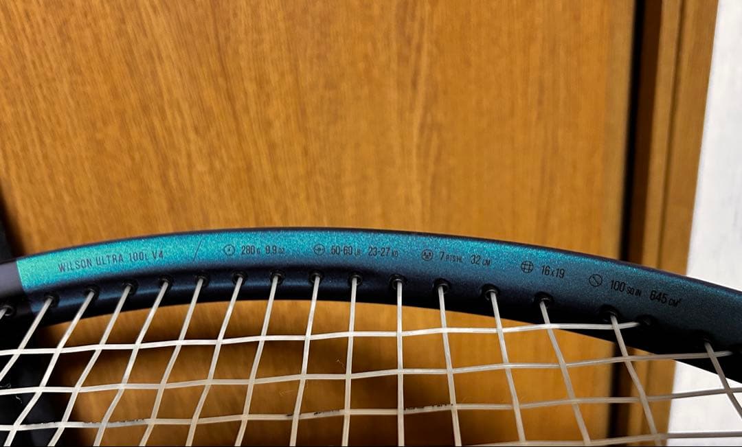 Wilson ULTRA 100L V4 テニスラケット