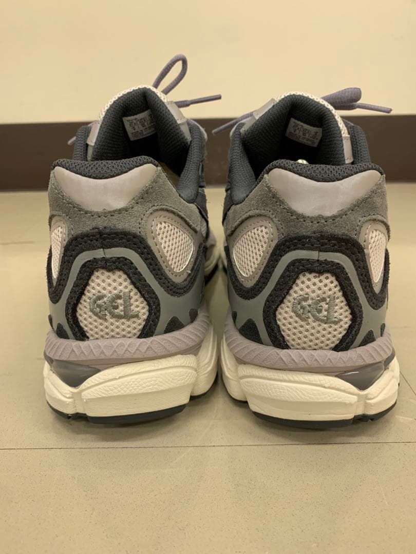 靴 ASICS GEL-NYC OATMEAL/OBSIDIAN GREY 27.0