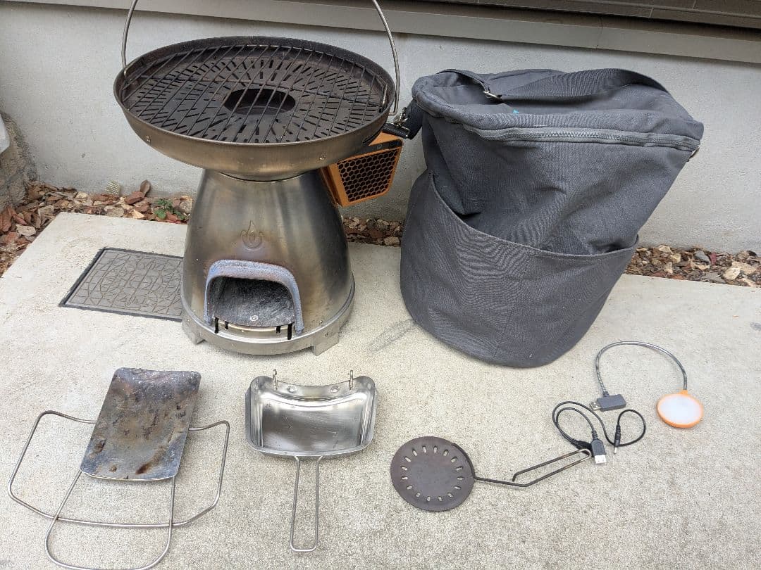 訳あり　BioLite（バイオライト）　ベースキャンプ　焚き火台　調理台