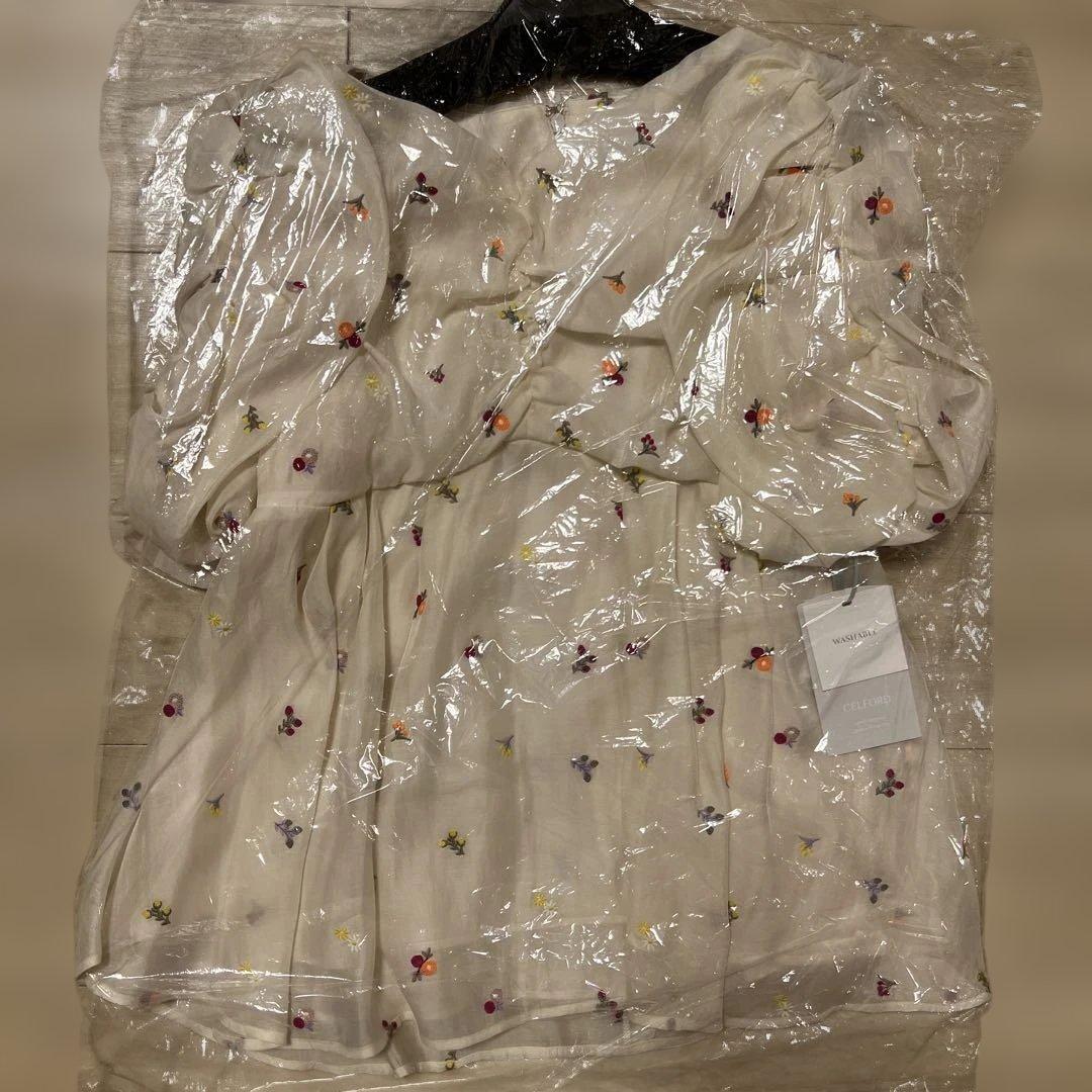 小花刺繍ペプラムブラウス