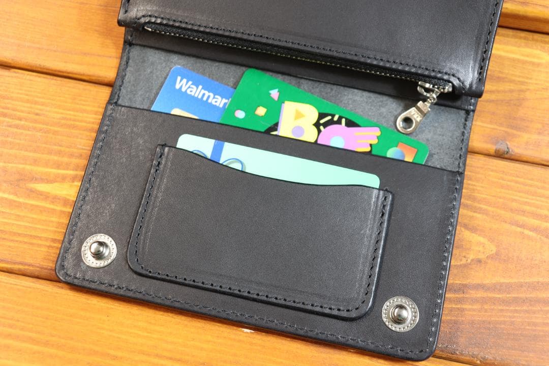 【即納商品】スタッズ ミドルウォレット 革黒 糸黒 栃木レザー使用