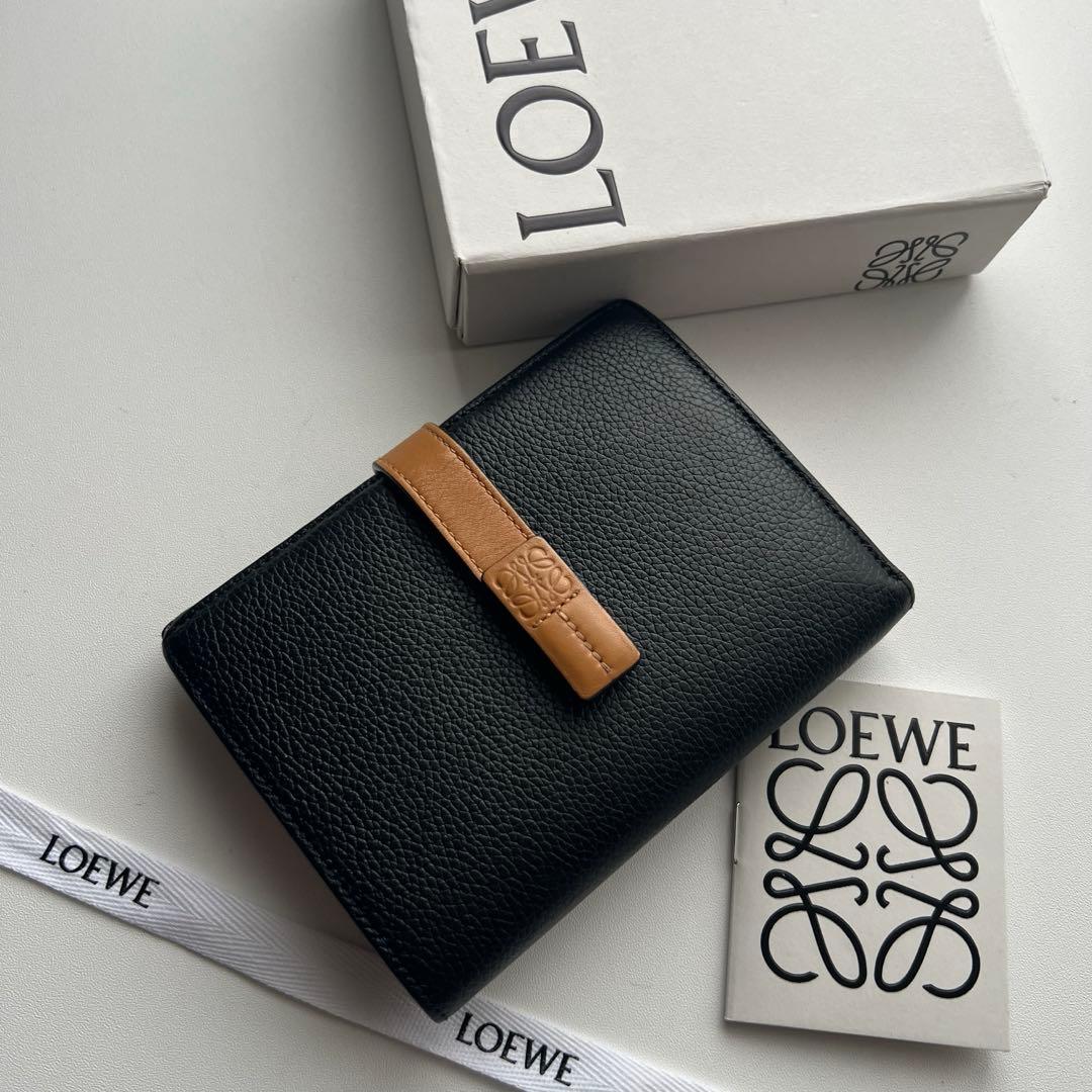 24 美品 LOEWE ロエベ 2つ折り財布