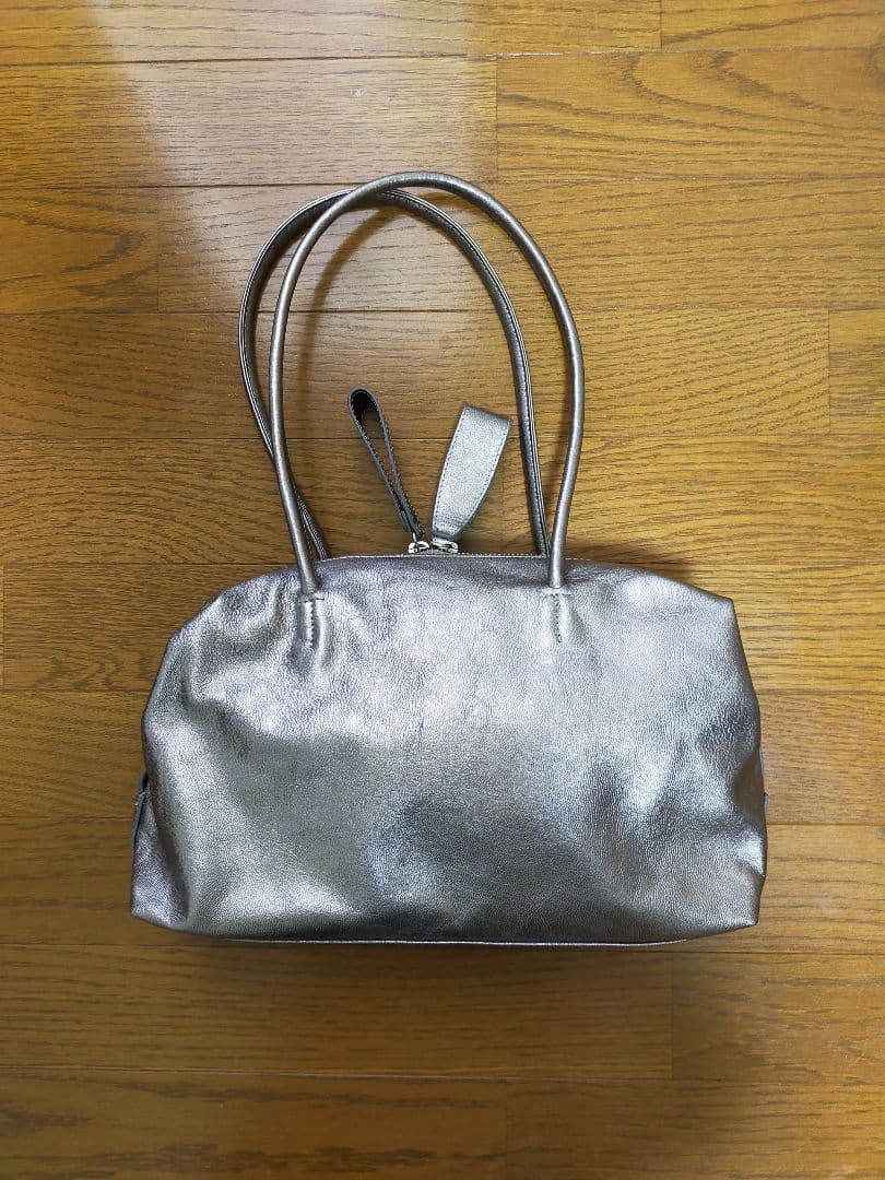 イアパピヨネ　 ロングハンドル　ボストンバッグ　シルバー
