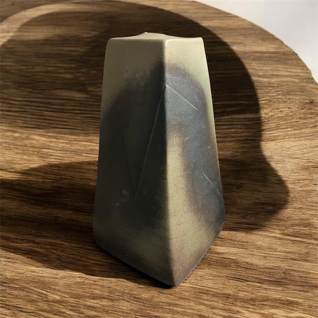 華道　大きな花瓶　花生　投げ入れ　四角錐形陶器花瓶 グラデーションカラー