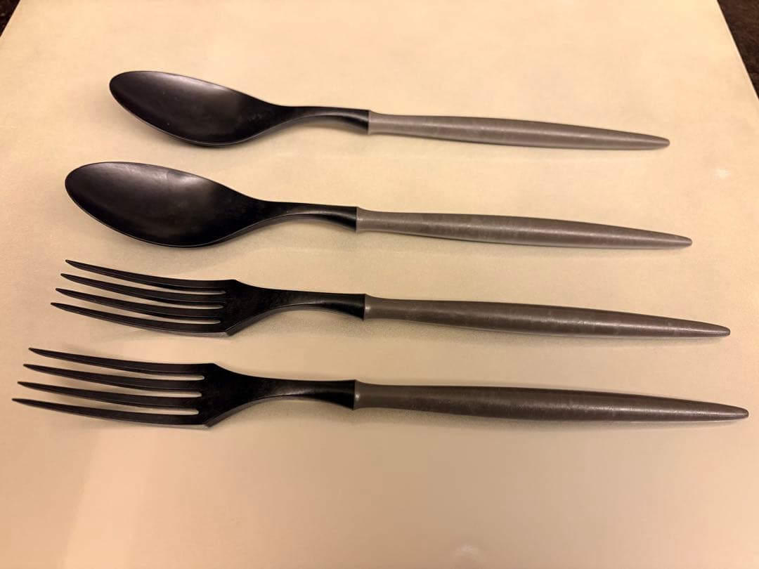 【美品】早い者勝ち！黒青ARAS大皿ウェーブ 斜め小鉢 カトラリー 2人用 ペア