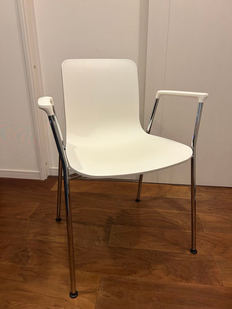 ハル RE チューブ アームレスト VITRA