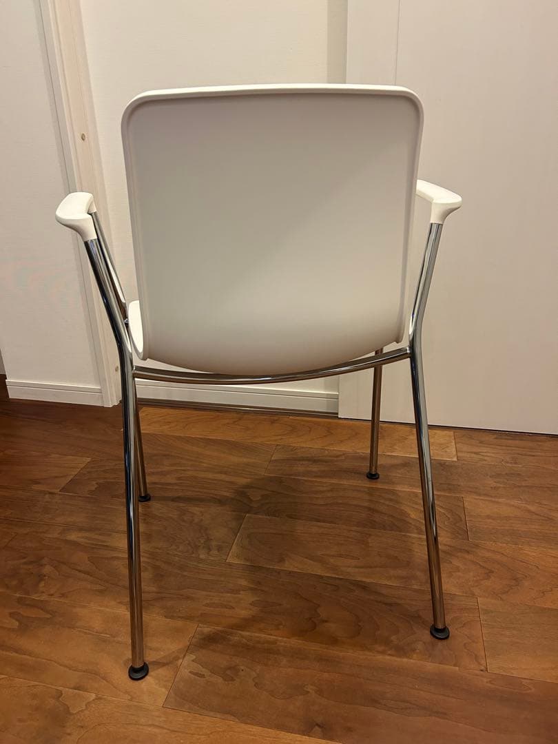 ハル RE チューブ アームレスト VITRA