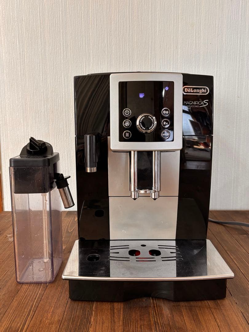 デロンギ　マグニフィカSカプチーノ　全自動　ECAM23260SBN