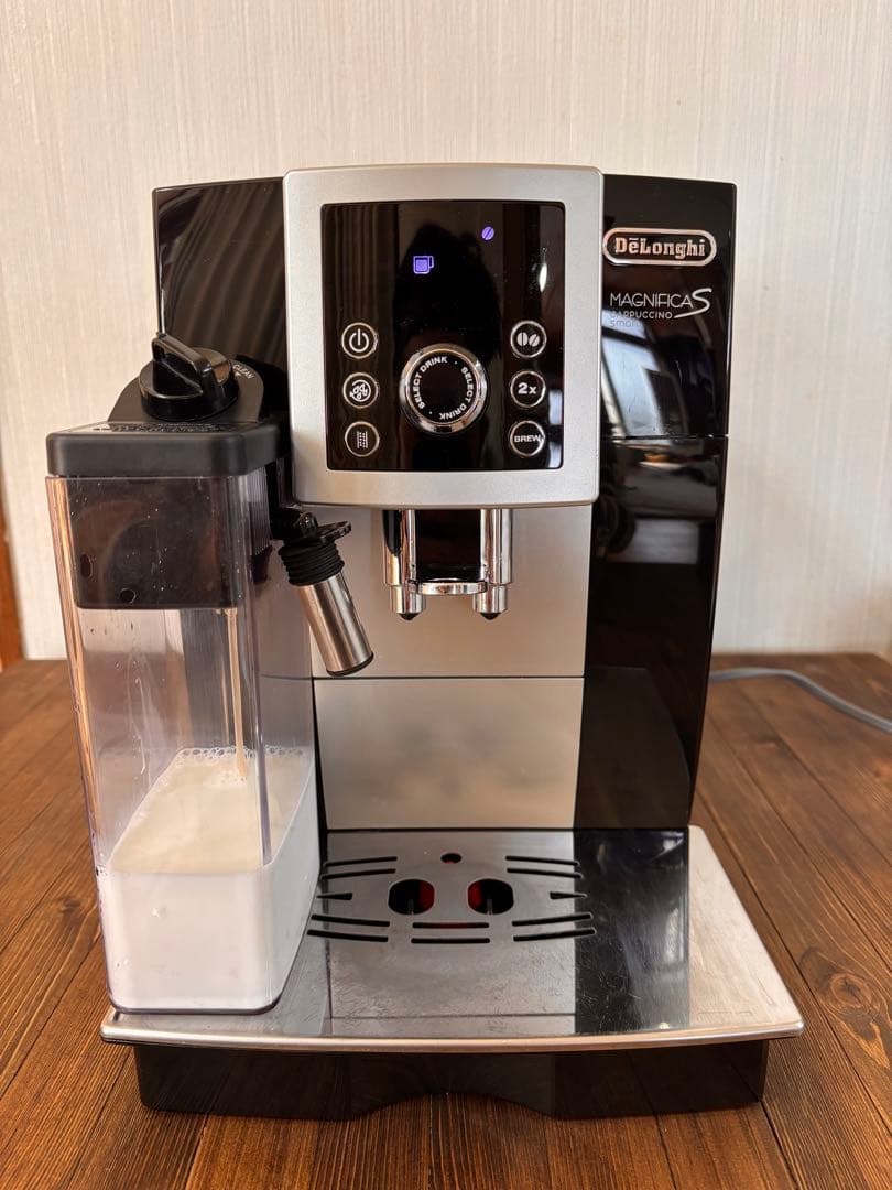 デロンギ　マグニフィカSカプチーノ　全自動　ECAM23260SBN