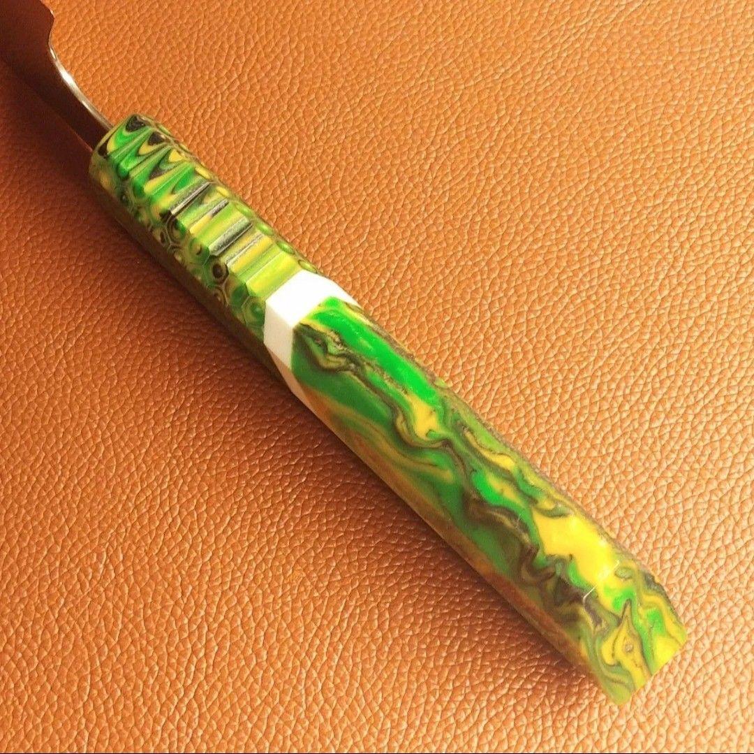 《新作》　V金10号　ダマスカス包丁　ハニカム模様　黄緑柄　剣型　牛刀