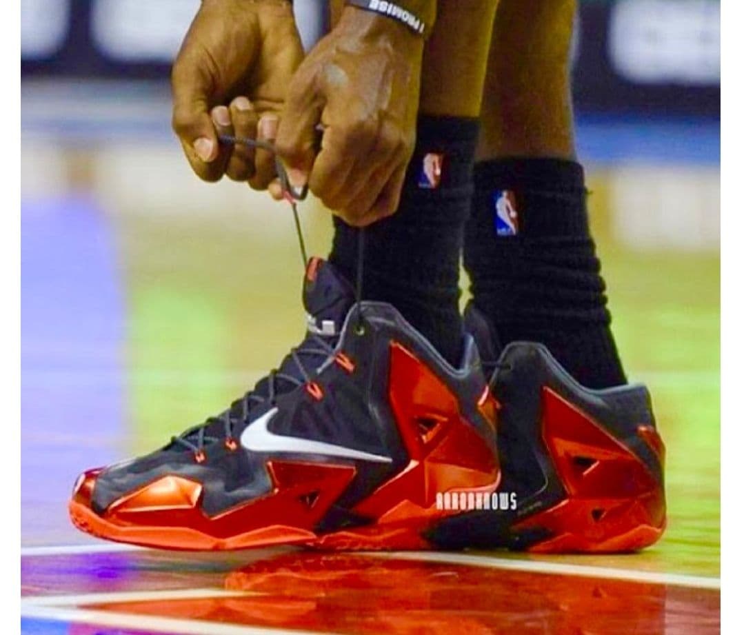 Nike LeBron 11 awayレブロンアウェイブラック/レッド 27cm