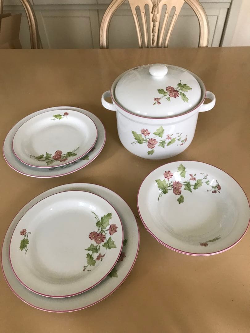 リチャードジノリ　スープチューリンとお皿セット