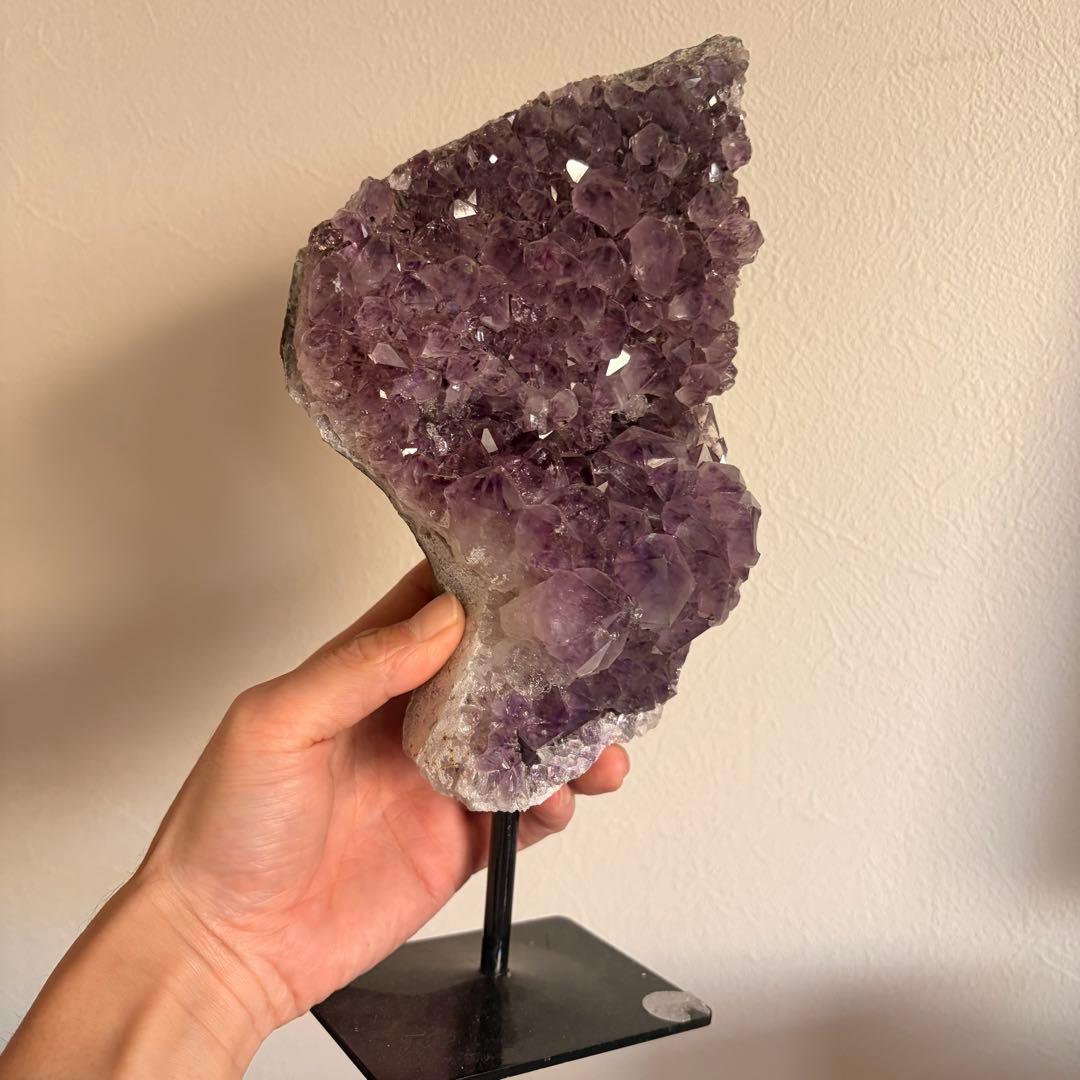 【極美品・大迫力】アメジスト 原石 クラスター（ブラジル産）台座付き 1.9kg