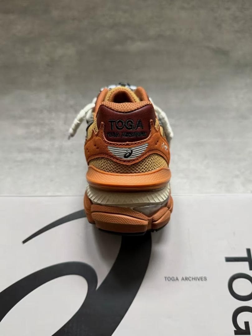 ASICS TOGA スニーカー ブラウン/オレンジ/ブルー 25cm