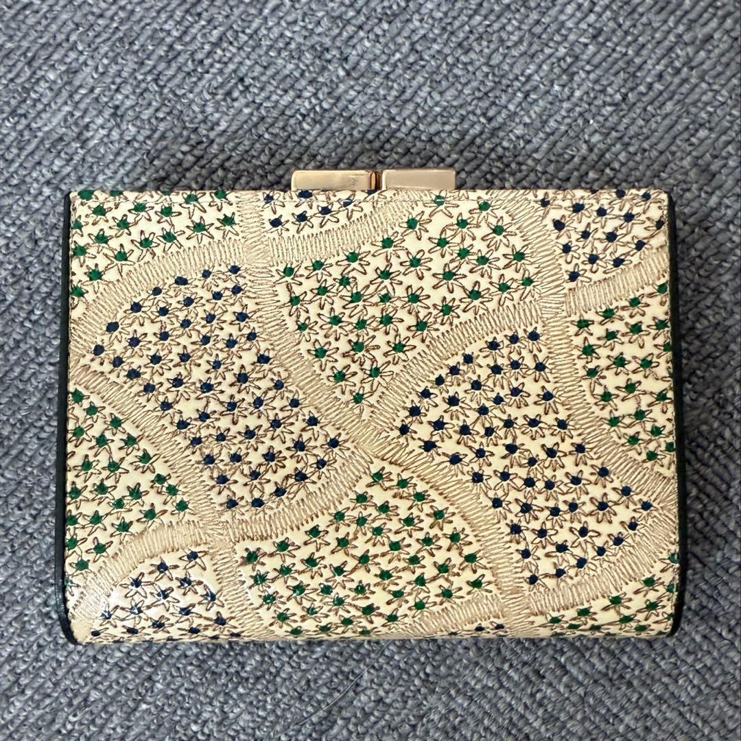 【新品未使用品】文庫革 絞り〈緑〉二つ折り財布　がま口