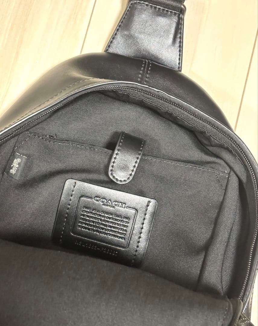 人気・美品✨コーチ ボディバッグ ショルダーバッグ シグネチャー 黒