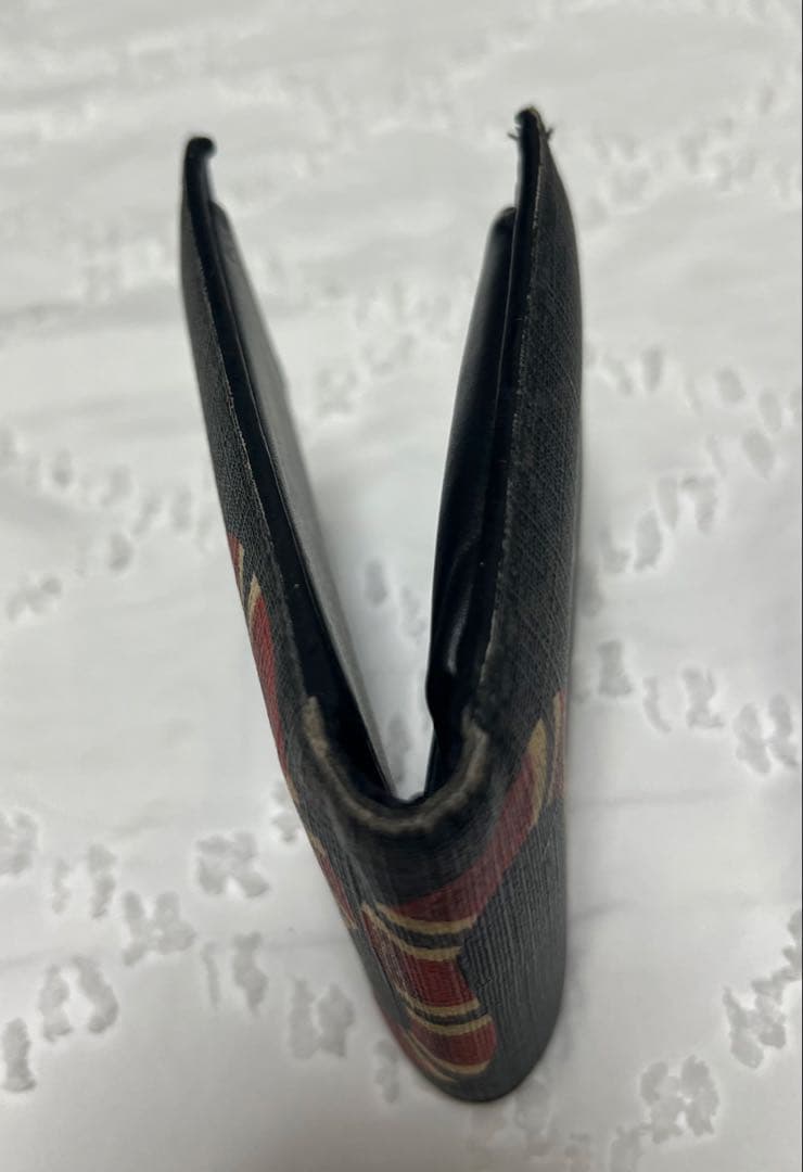グ*ん様 GUCCI .•二つ折り財布.•スネーク柄.•箱.•保存袋付き