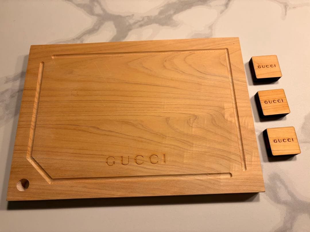 入手困難なレアアイテム！GUCCI 木製カッティングボード&木製箸置き3点セット