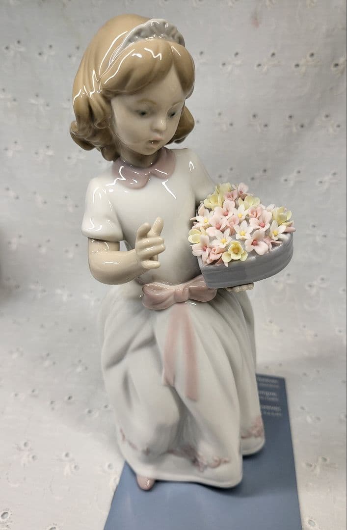 未使用近✨リヤドロ 大切なあなたへ フィギュリン 陶器人形 少女 ハートフラワー