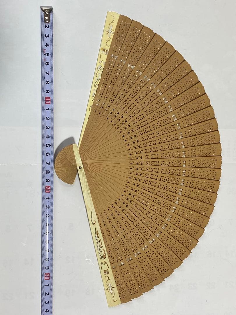 ♦️中国 香港 伝統工芸 透かし彫り 扇子 扇？骨？鹿角 置物飾り 団扇 骨董品