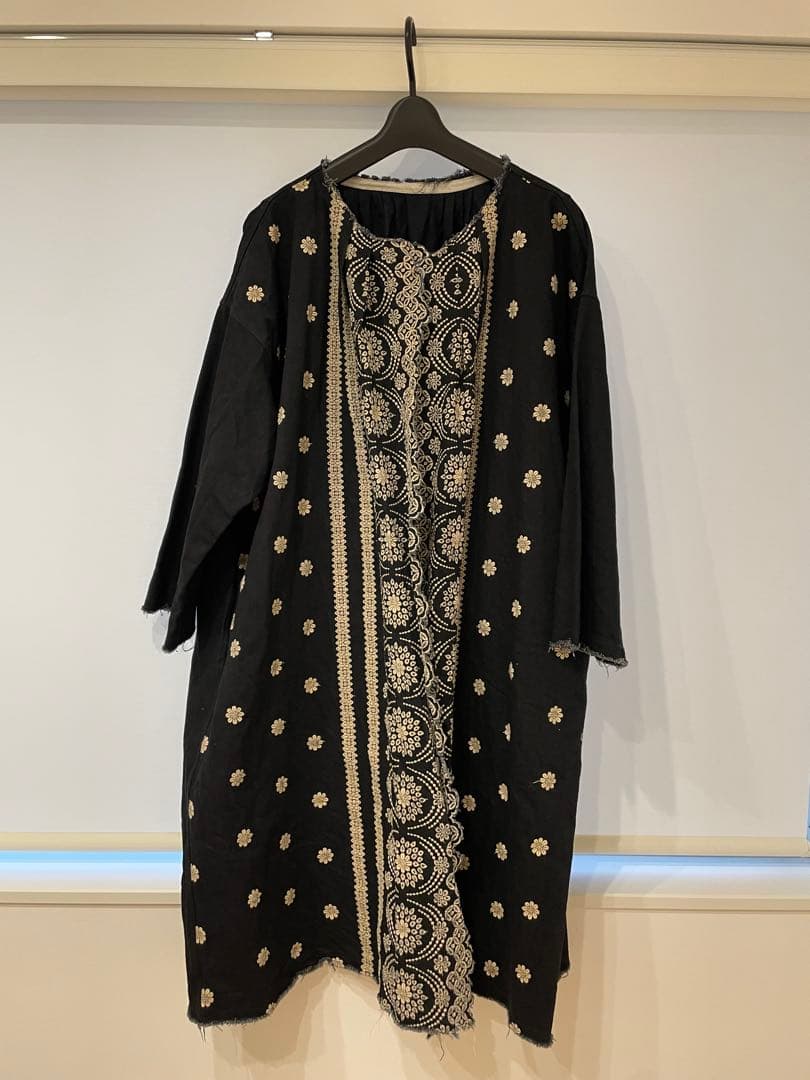 本日価格！45R ku•ra•shi カットワーク刺繍コート