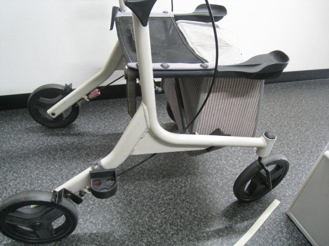 屋外用 四輪 歩行車 ショッピングターン 安寿 アロン化成 送料無料 ②