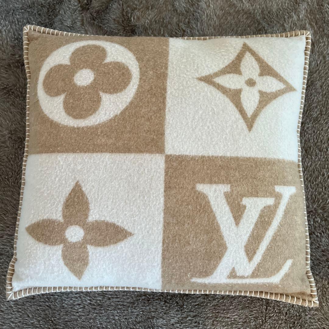 LOUIS VUITTON クッション　チェックメイト