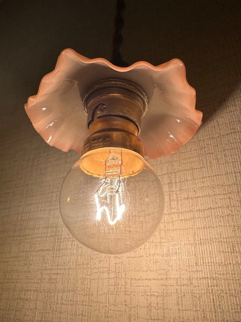 ひーこページになります＊ オパリンローズの小さな可愛らしいアトリエランプ＊