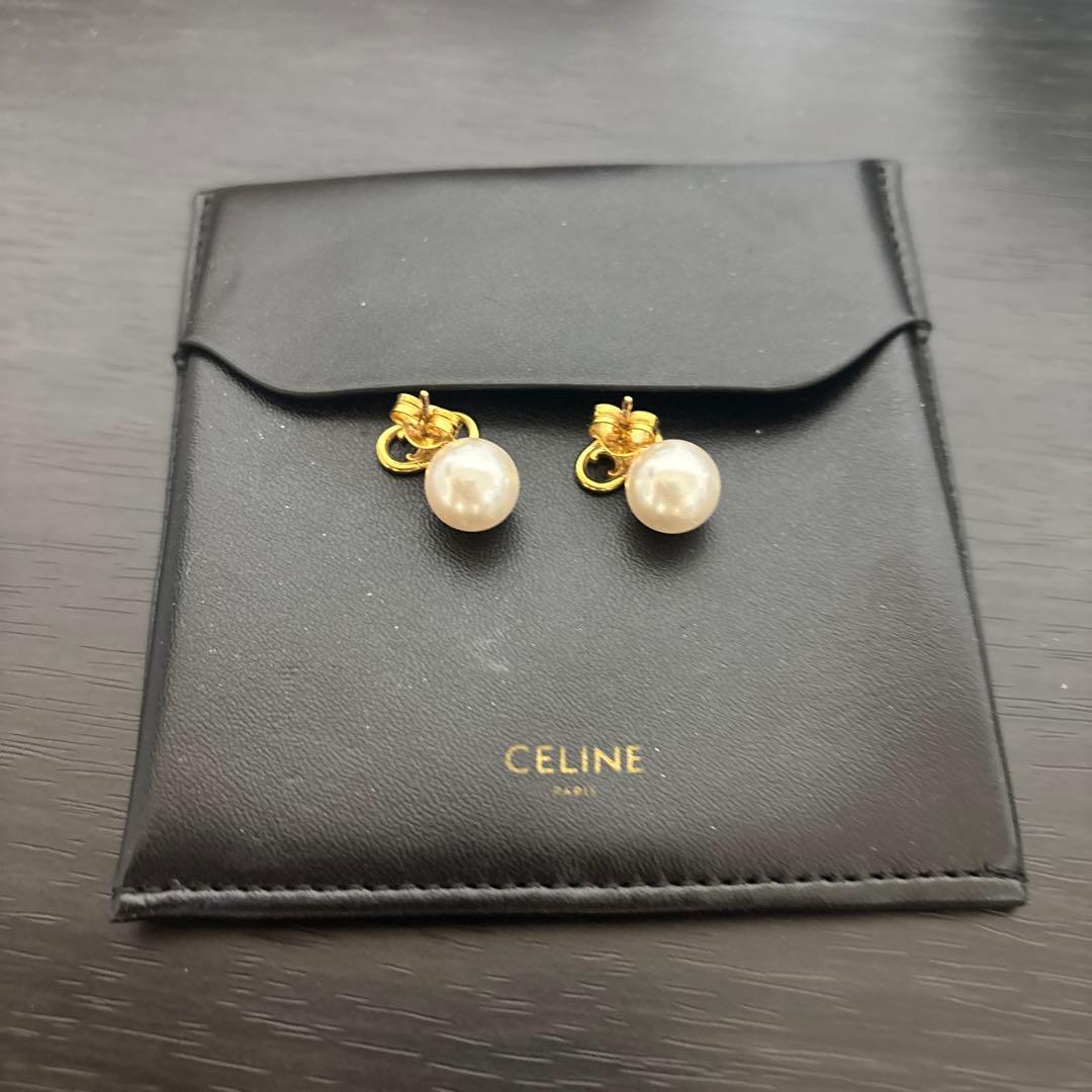 セリーヌ パールピアス　トリオンフ