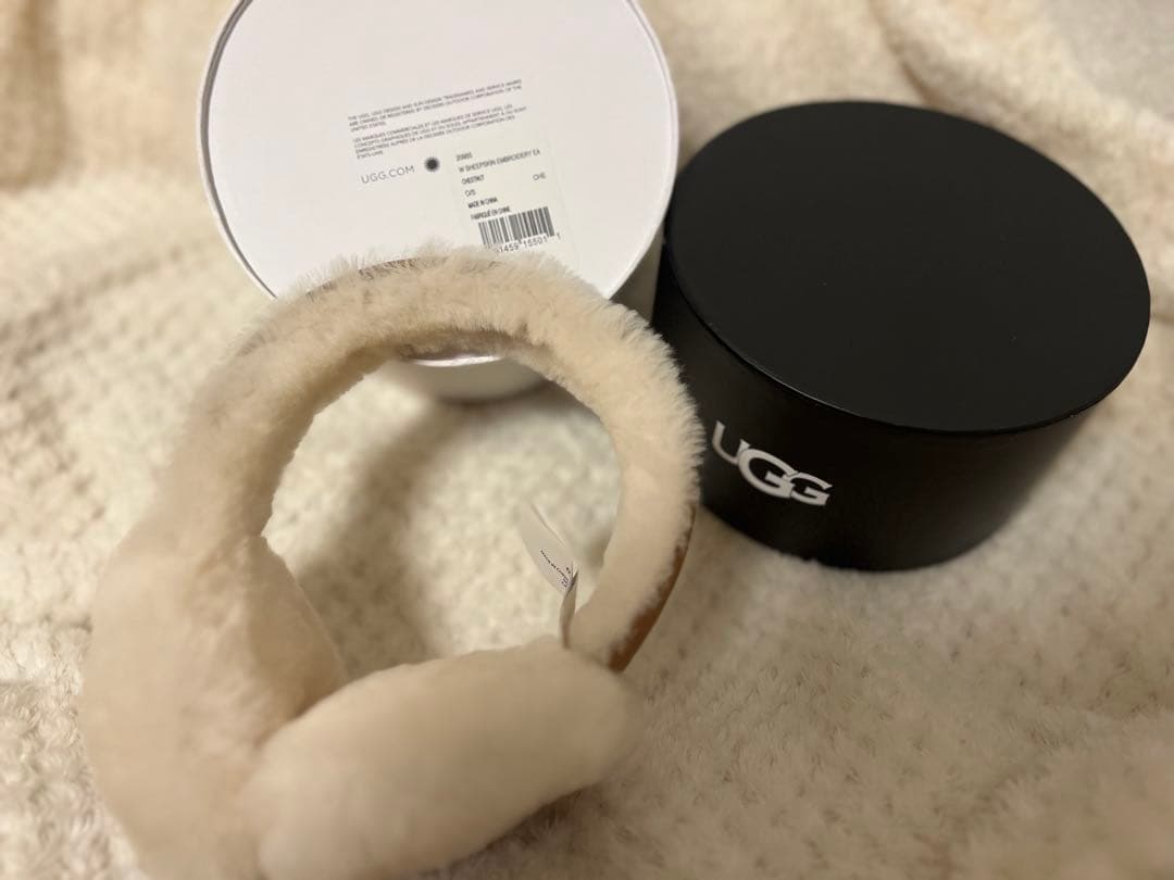 UGG イヤーマフ　（シープスキン エンブロイダリー イヤーマフ）